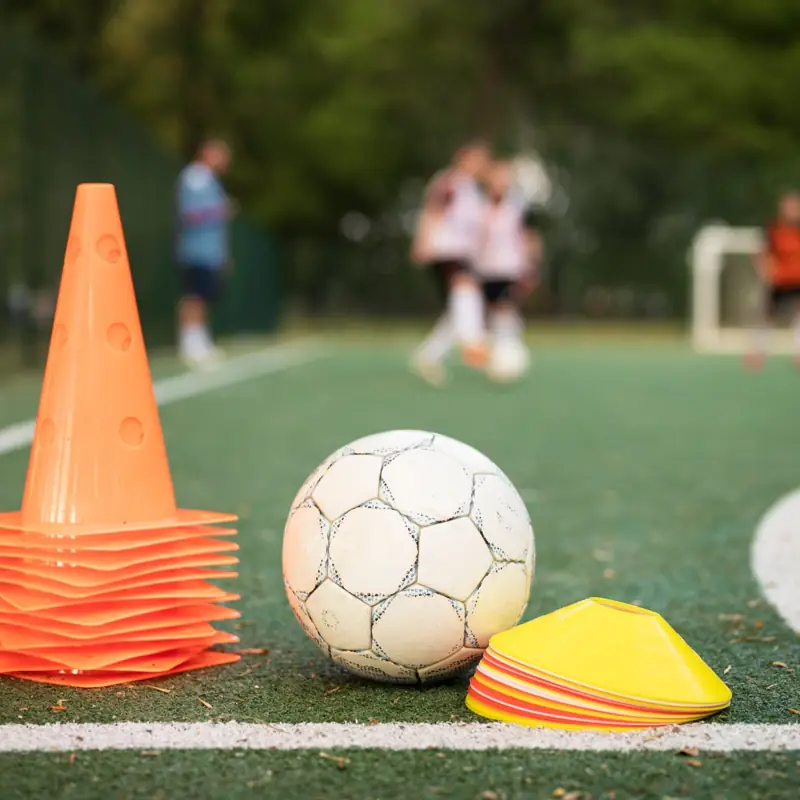 Copii alergând la ora de sport